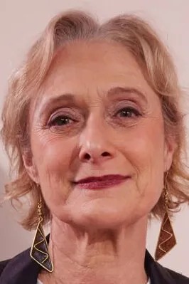 Фотография актёра Кэролайн Гудолл (Caroline Goodall)