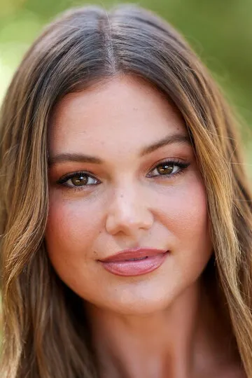 Фотография актёра Оливия Холт (Olivia Holt)