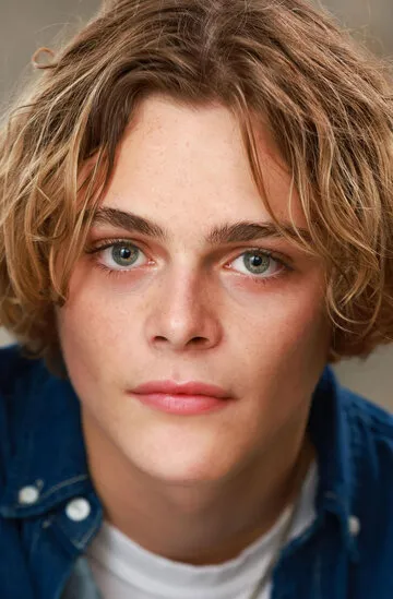 Фотография актёра Билли Бэррэтт (Billy Barratt)