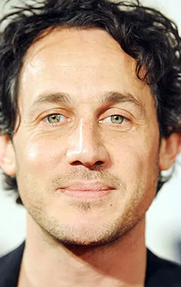 Фотография актёра Дастин Демри-Бёрнс