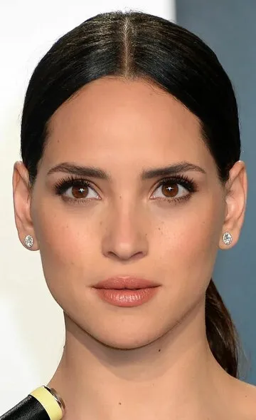 Фотография актёра Адриа Архона (Adria Arjona)