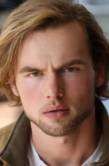 Фотография актёра Гарретт Вэрэйнг (Garrett Wareing)